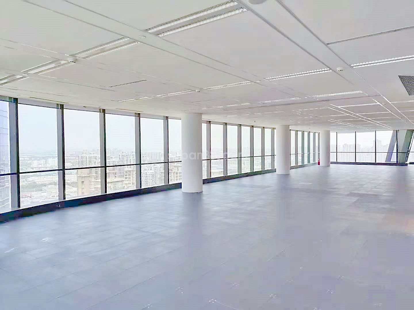 办公楼的天花板 苏州中心整层1700平 全湖景办公 